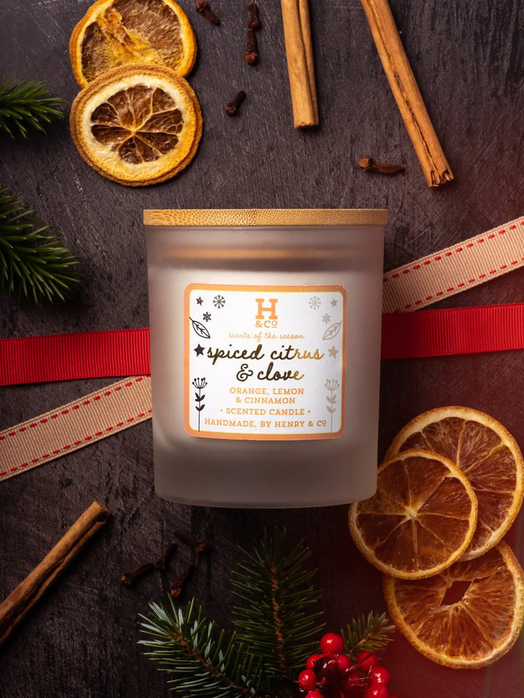 
            
                Load image into Gallery viewer, Spiced Citrus &amp;amp; Clove Scented Candle Henry and Co fragrance
            
        
